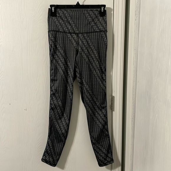 Aerie Chill Play Move Gray Braid/Chain Print High Waisted 7/8 Leggings Medium - Picture 1 of 9